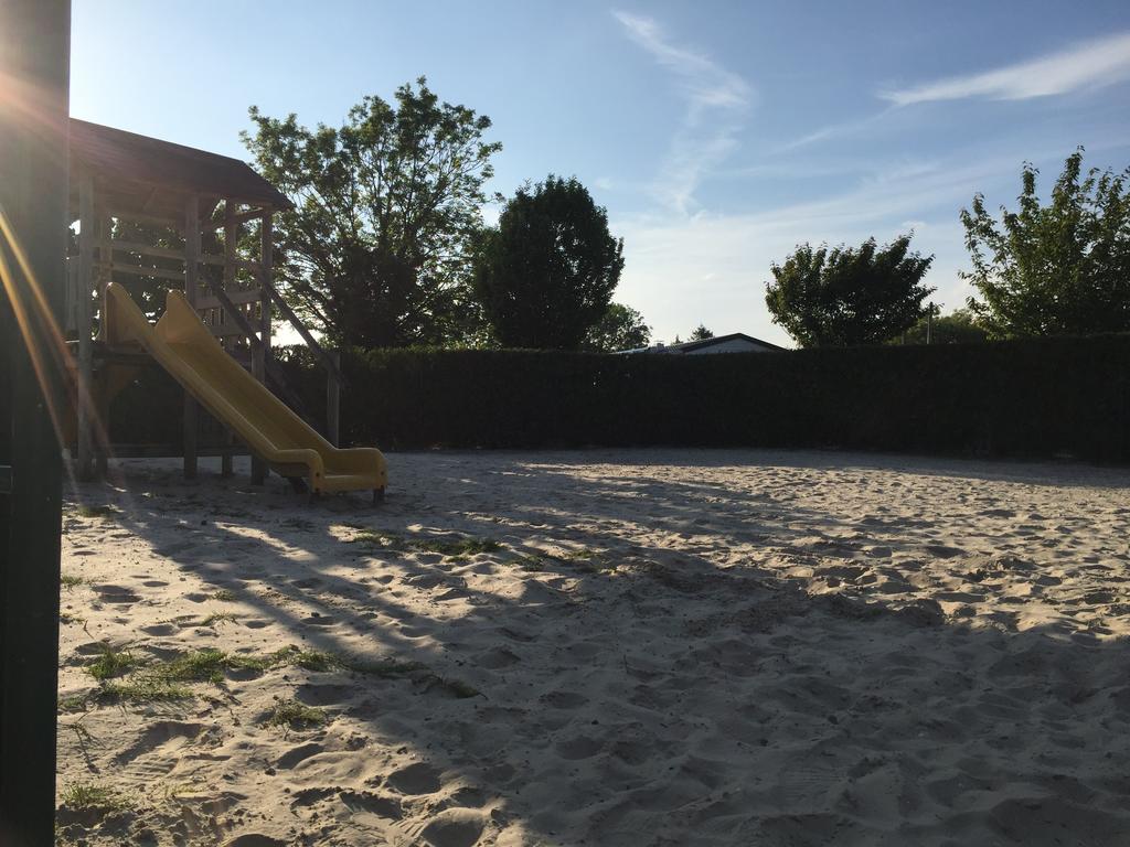 Camping Caravaning Les Cerisiers Berck Sur Mer Verton Esterno foto