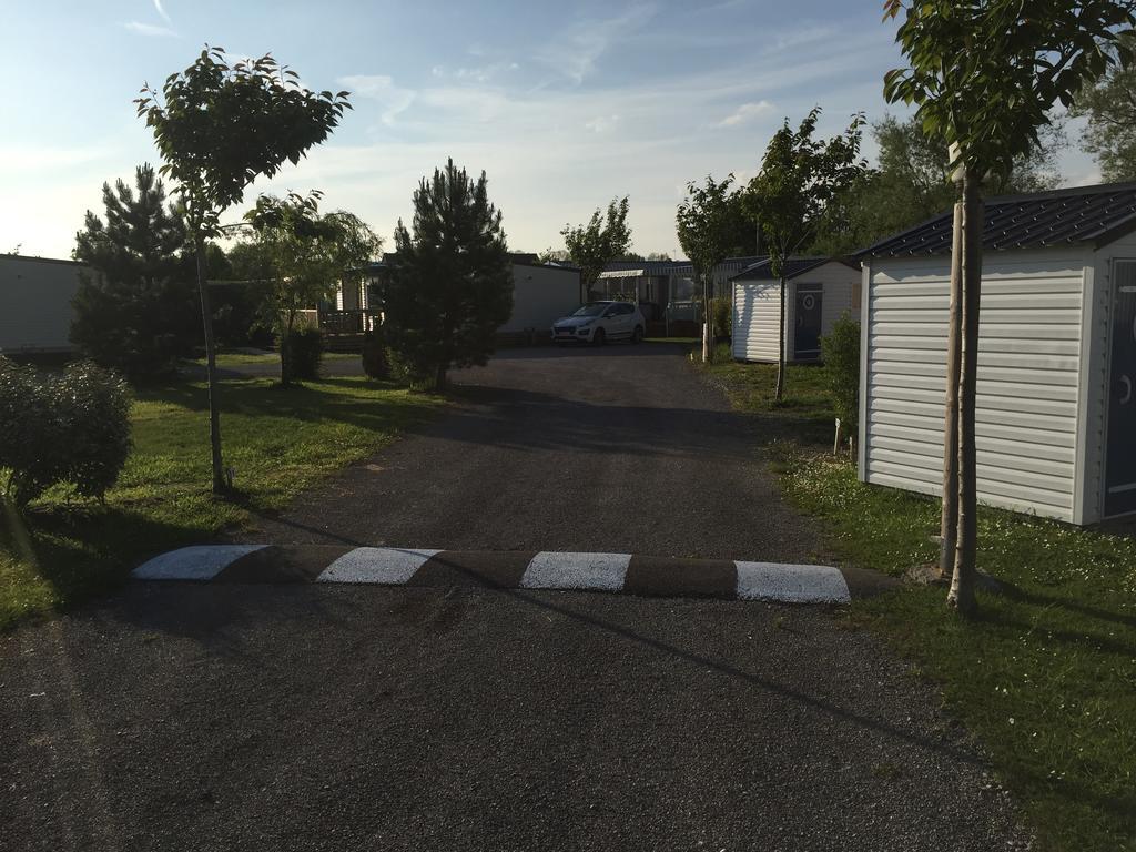 Camping Caravaning Les Cerisiers Berck Sur Mer Verton Esterno foto