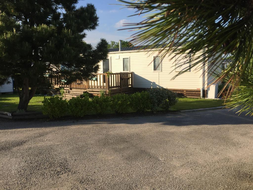 Camping Caravaning Les Cerisiers Berck Sur Mer Verton Esterno foto
