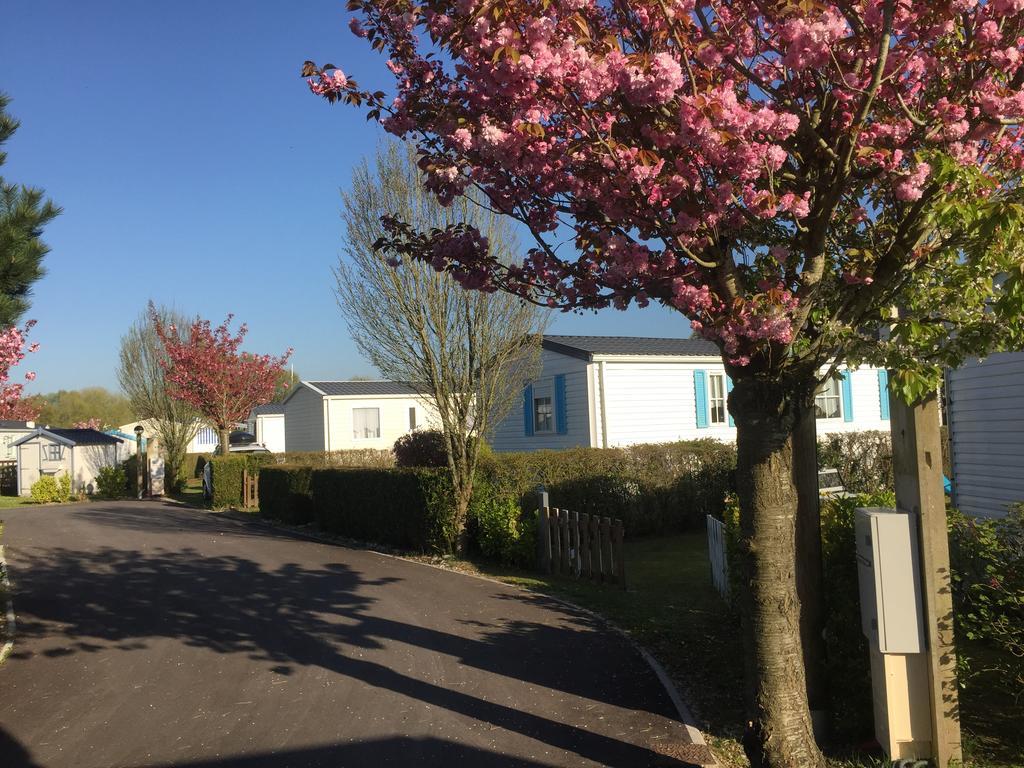 Camping Caravaning Les Cerisiers Berck Sur Mer Verton Esterno foto