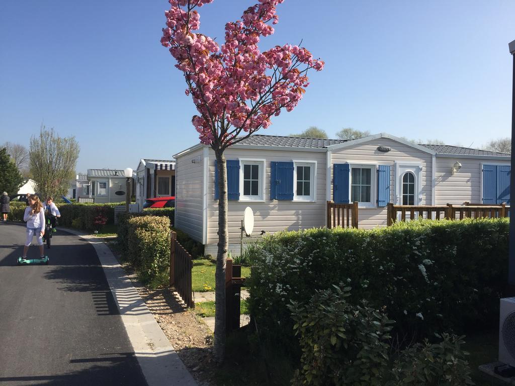 Camping Caravaning Les Cerisiers Berck Sur Mer Verton Esterno foto