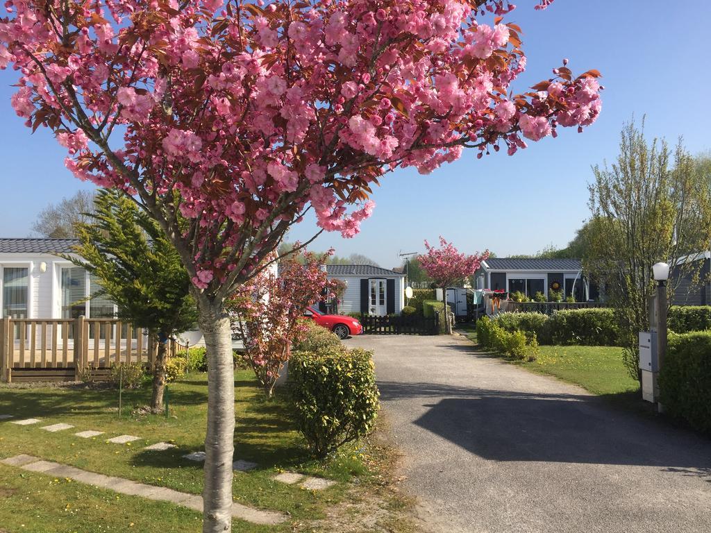 Camping Caravaning Les Cerisiers Berck Sur Mer Verton Esterno foto