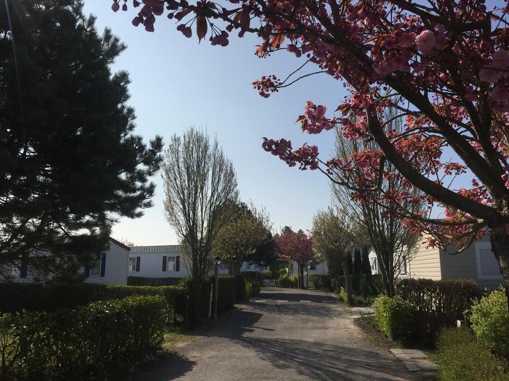 Camping Caravaning Les Cerisiers Berck Sur Mer Verton Esterno foto